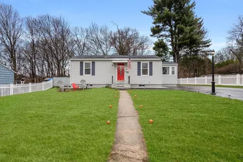 394 Hovey St, Lowell, MA 01852