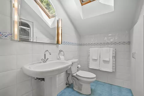 Bath - 19 Arcadia Ave, Reading, MA 01867 photo 1 of 2