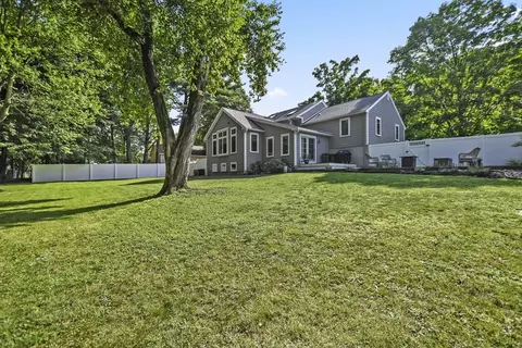 Exterior - 19 Arcadia Ave, Reading, MA 01867 photo 5 of 6