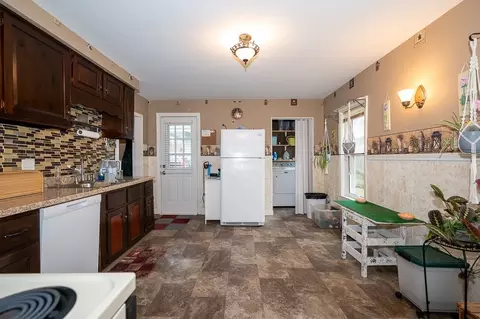 Entry Way - 21 Smith Ave, Ware, MA 01082 photo 1 of 4
