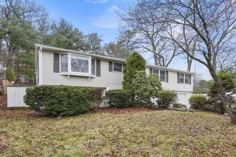 12 Cabot St, Natick, MA 01760