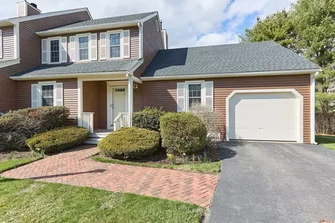 73 Cliff Dr #B, Taunton, MA 02780