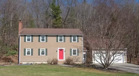 22 Elizabeth St, Amesbury, MA 01913