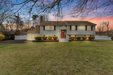 175 Lakeside Dr, Bridgewater, MA 02324