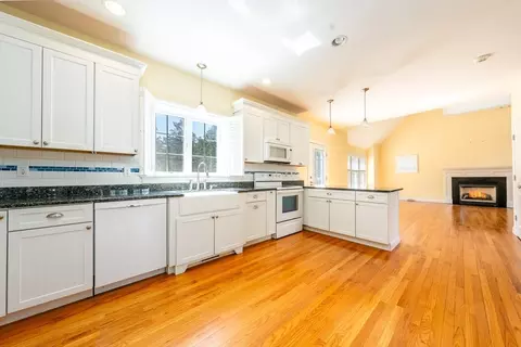 8 Anthonys Way, Mashpee, MA 02649 photo 4