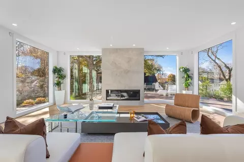 1 Effie Pl, Lexington, MA 02421