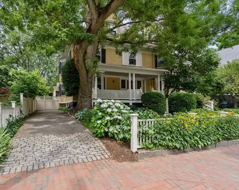 57 Brewster St, Cambridge, MA 02138