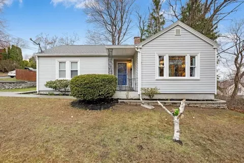 8 Diana St, Worcester, MA 01605