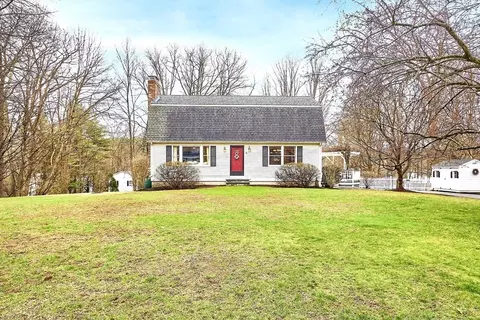 11 Pearl St, Southborough, MA 01772