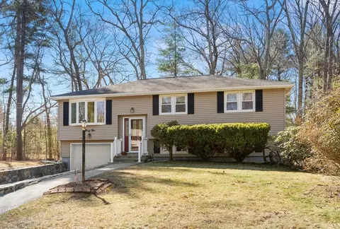 35 Governor Hutchinson Rd, Billerica, MA 01821