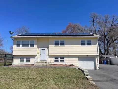 10 Lorenzo Rd, Lawrence, MA 01843