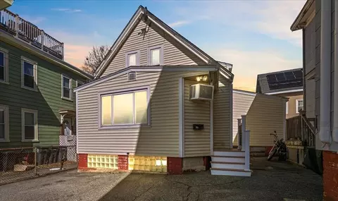 43 6th Ave, Haverhill, MA 01830