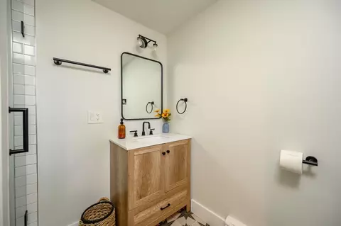Bath - 4 Volunteer Rd, Hingham, MA 02043 photo 5 of 6