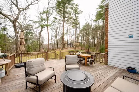 Exterior - 4 Volunteer Rd, Hingham, MA 02043 photo 5 of 7