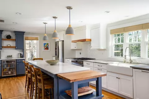 4 Volunteer Rd, Hingham, MA 02043