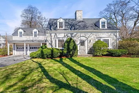 25 Stafford Rd, Lowell, MA 01852