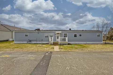 12 Carol Cir, Westfield, MA 01085