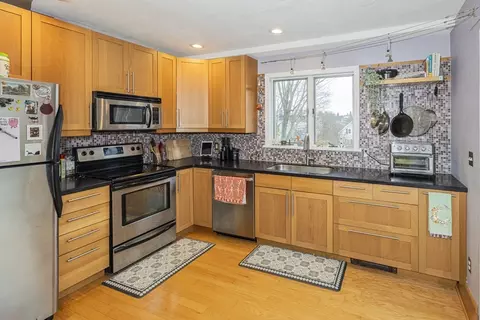 42 Broad St #5, Salem, MA 01970