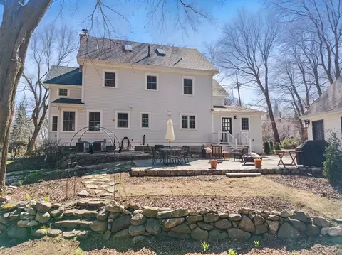 75 Oak St, Reading, MA 01867 photo 3