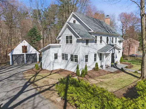 75 Oak St, Reading, MA 01867 photo 2