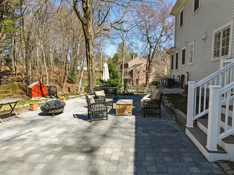 75 Oak St, Reading, MA 01867 photo 4