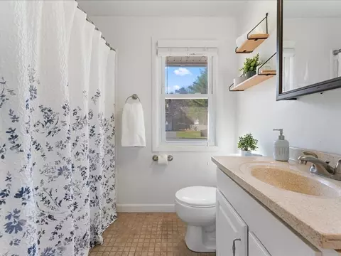 Bath - 5 Perkins Rd, Danvers, MA 01923 photo 2 of 3