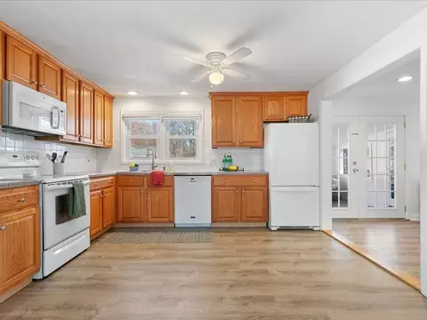 Kitchen - 5 Perkins Rd, Danvers, MA 01923 photo 3 of 5
