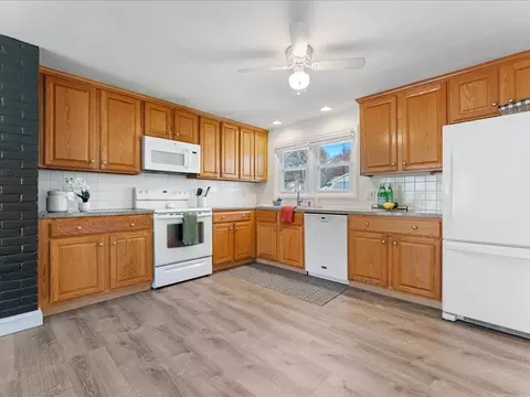 Kitchen - 5 Perkins Rd, Danvers, MA 01923 photo 4 of 5