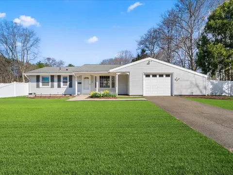 5 Perkins Rd, Danvers, MA 01923