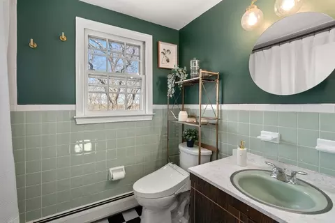 Bath - 21 Harborview Dr, Hingham, MA 02043 photo 2 of 2
