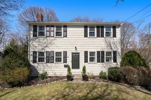 21 Harborview Dr, Hingham, MA 02043