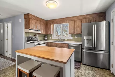 Kitchen - 21 Harborview Dr, Hingham, MA 02043 photo 2 of 2