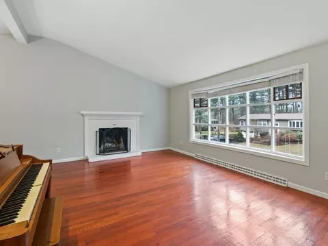17 Rolling Ln, Framingham, MA 01701 photo 4