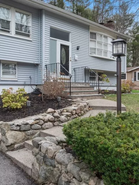 17 Rolling Ln, Framingham, MA 01701 photo 2