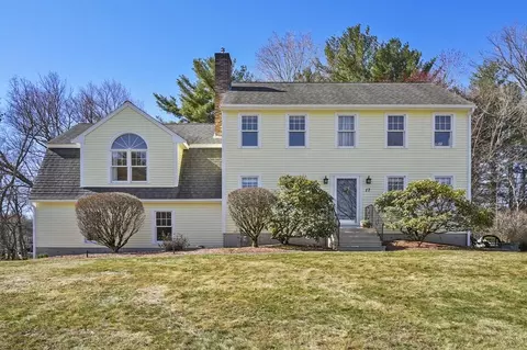 17 Henrys Path, Upton, MA 01568