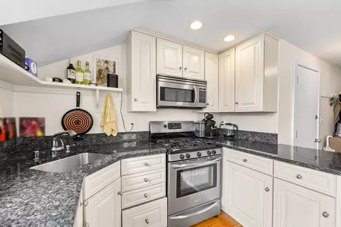 12 Davis Ct #2, Brookline, MA 02445 photo 6