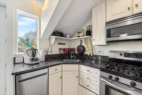 12 Davis Ct #2, Brookline, MA 02445 photo 5