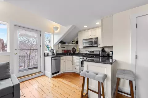 12 Davis Ct #2, Brookline, MA 02445 photo 4