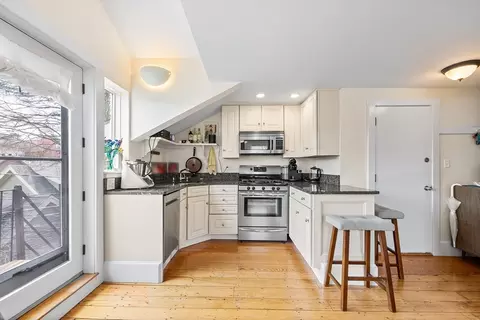 12 Davis Ct #2, Brookline, MA 02445 photo 3