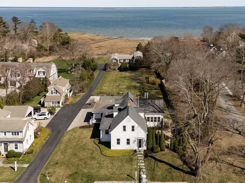 231 Washington St, Duxbury, MA 02332