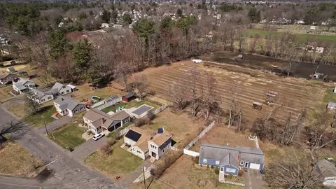 19 Keddy St, Easthampton, MA 01027 photo 5