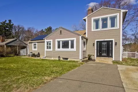 19 Keddy St, Easthampton, MA 01027