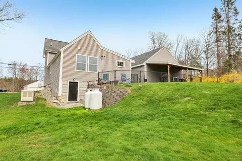 Exterior - 53 Stage Rd, Hampstead, NH 03841 photo 7 of 18
