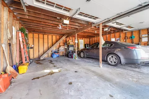 53 Stage Rd, Hampstead, NH 03841