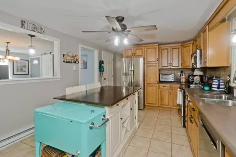 279 Bostwick Ln, Chicopee, MA 01020 photo 6