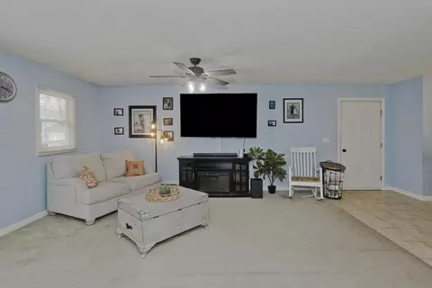 279 Bostwick Ln, Chicopee, MA 01020 photo 10