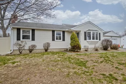 279 Bostwick Ln, Chicopee, MA 01020 photo 2