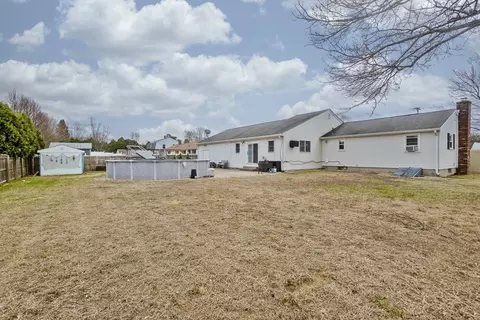 279 Bostwick Ln, Chicopee, MA 01020 photo 22