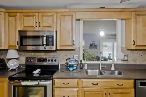 279 Bostwick Ln, Chicopee, MA 01020 photo 7