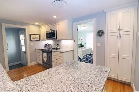 74 Page Rd, Needham, MA 02492 photo 4